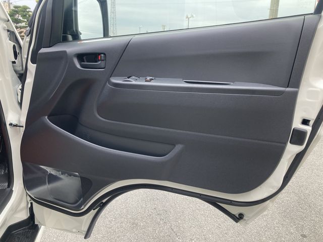 TOYOTA HIACE VAN 2WD 2025 Image 31