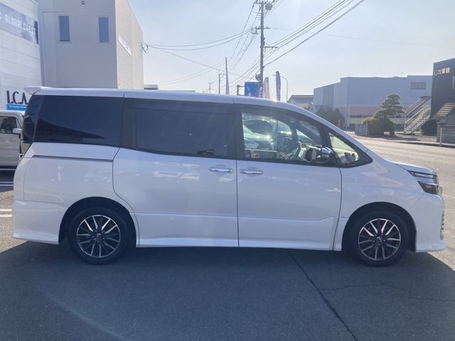 TOYOTA VOXY 2017 Image 31