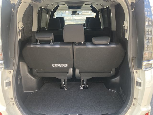 TOYOTA VOXY 2017 Image 31