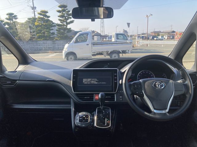 TOYOTA VOXY 2017 Image 31