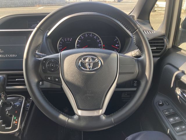 TOYOTA VOXY 2017 Image 31