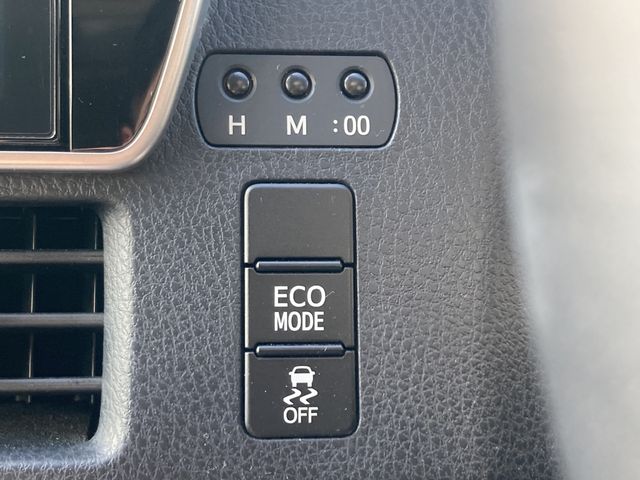 TOYOTA VOXY 2017 Image 31