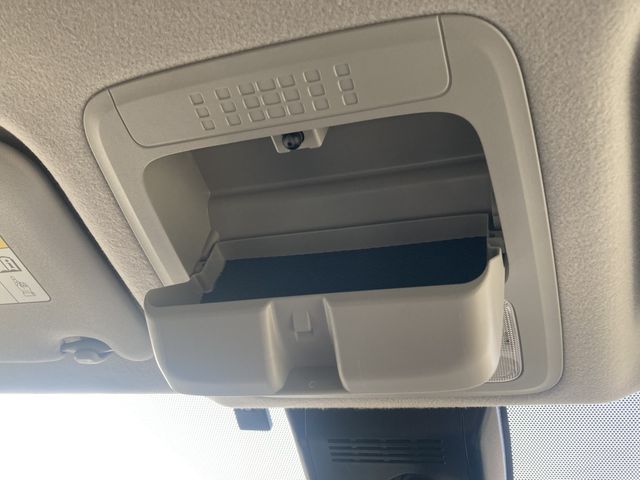 TOYOTA VOXY 2017 Image 31