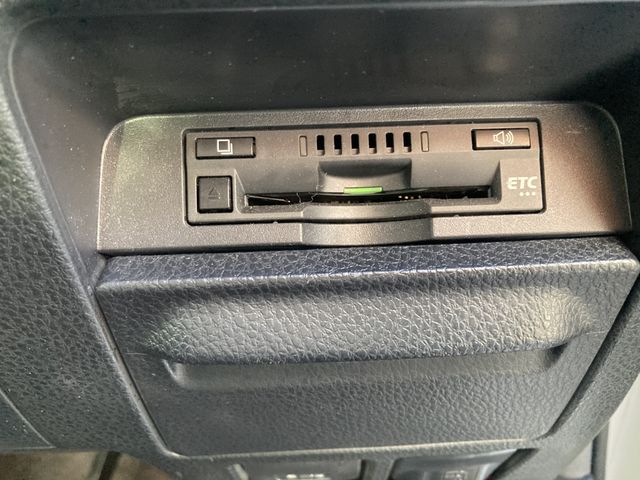 TOYOTA VOXY 2017 Image 31