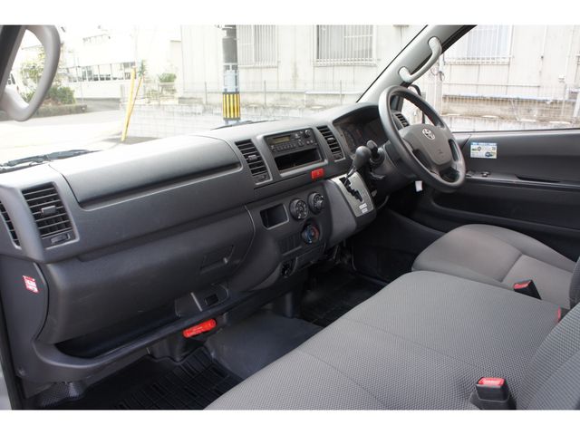 TOYOTA REGIUSACE VAN 1.25T 2017 Image 31