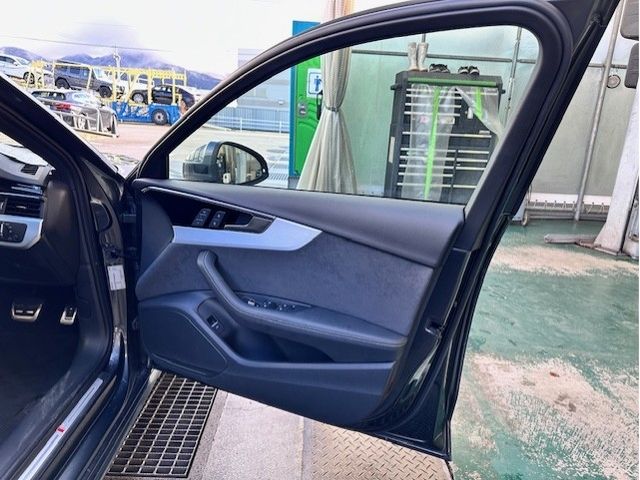 AUDI A4 AVANT 2022 Image 31