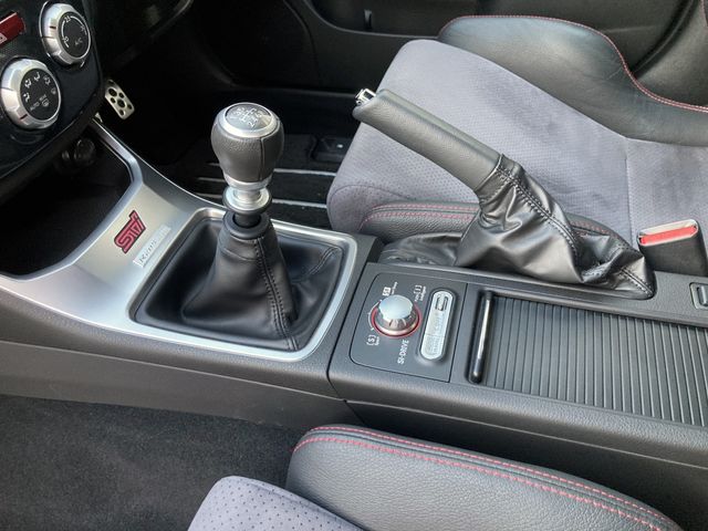 SUBARU IMPREZA WRX 5DOOR 2010 Image 31