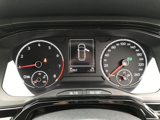 VOLKSWAGEN POLO 2018 Image 31