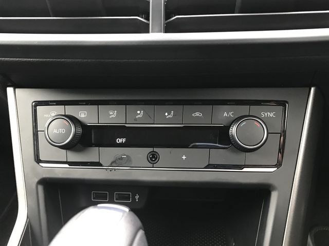 VOLKSWAGEN POLO 2018 Image 31