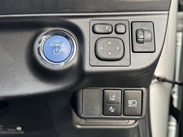 TOYOTA AQUA 2017 Image 31