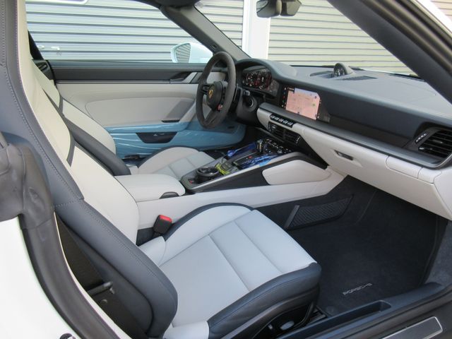 PORSCHE 911 OPEN 2025 Image 31