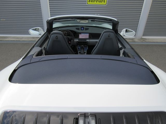 PORSCHE 911 OPEN 2025 Image 31