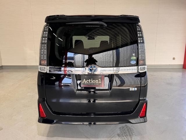 TOYOTA VOXY HYBRID 2016 Image 31