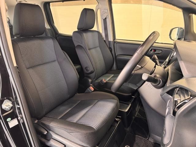 TOYOTA VOXY HYBRID 2016 Image 31