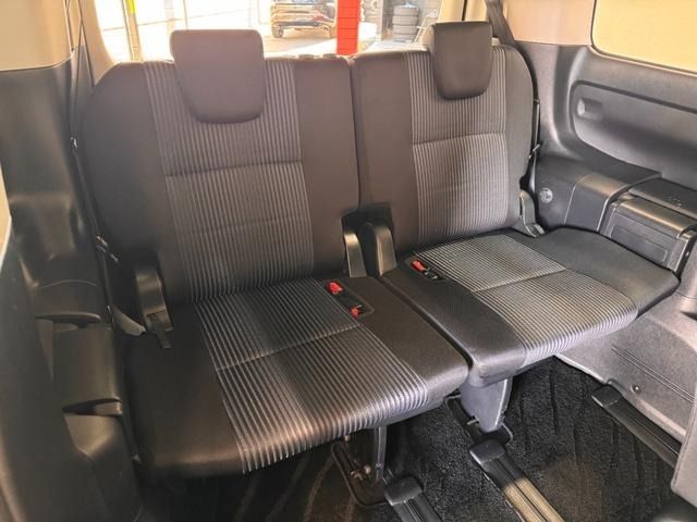 TOYOTA VOXY HYBRID 2016 Image 31