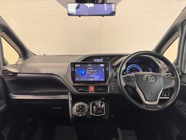 TOYOTA VOXY HYBRID 2016 Image 31