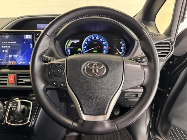 TOYOTA VOXY HYBRID 2016 Image 31