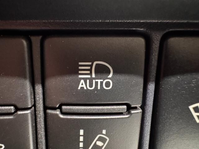 TOYOTA VOXY HYBRID 2016 Image 31