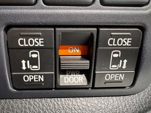 TOYOTA VOXY HYBRID 2016 Image 31