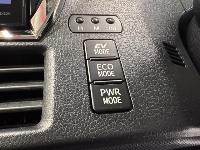 TOYOTA VOXY HYBRID 2016 Image 31