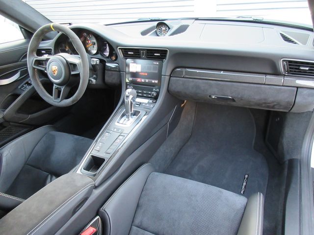 PORSCHE 911 2019 Image 31
