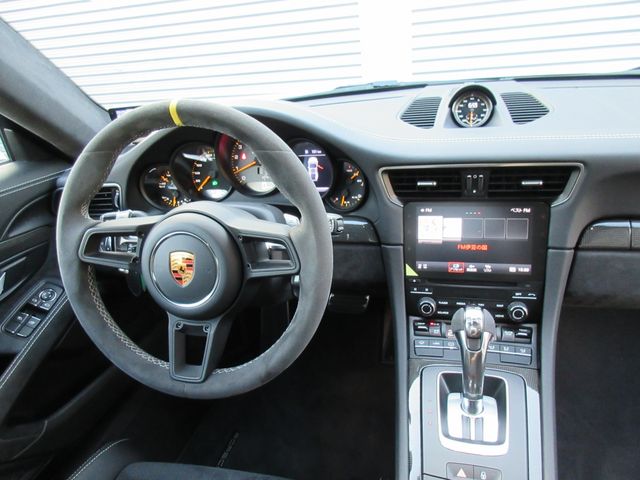 PORSCHE 911 2019 Image 31