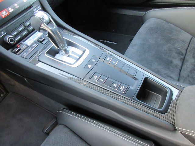 PORSCHE 911 2019 Image 31