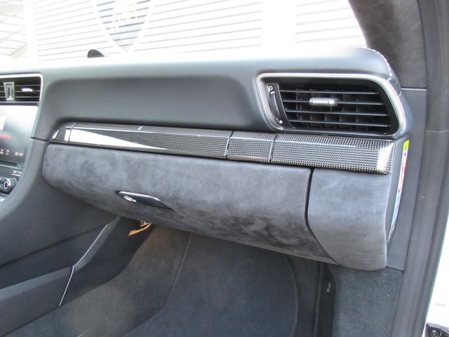 PORSCHE 911 2019 Image 31