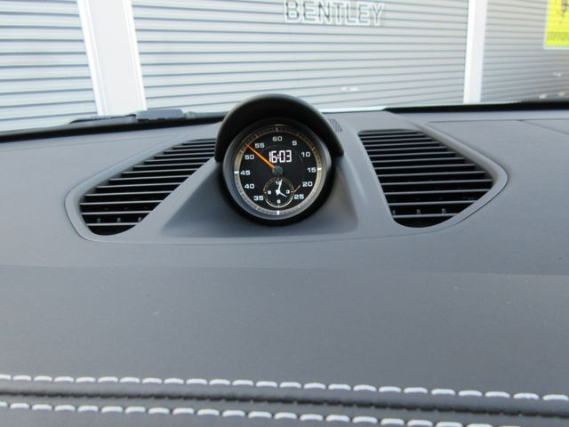 PORSCHE 911 2019 Image 31