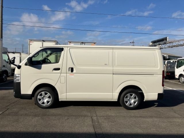 TOYOTA HIACE VAN 2WD 2025 Image 31