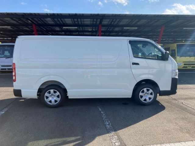 TOYOTA HIACE VAN 2WD 2025 Image 31