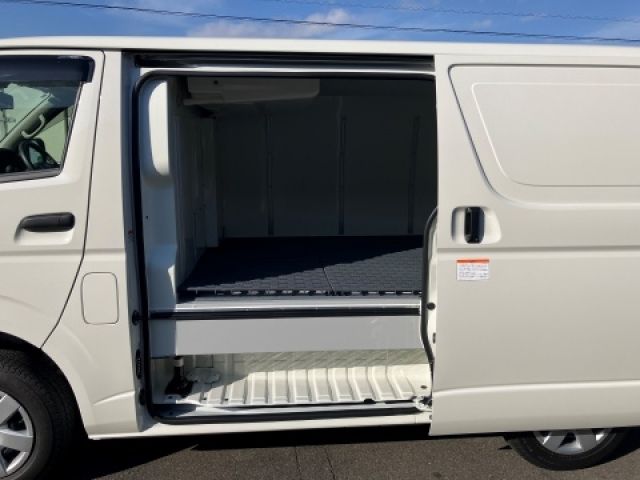 TOYOTA HIACE VAN 2WD 2025 Image 31