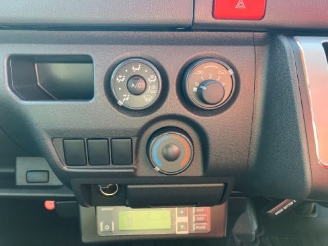 TOYOTA HIACE VAN 2WD 2025 Image 31