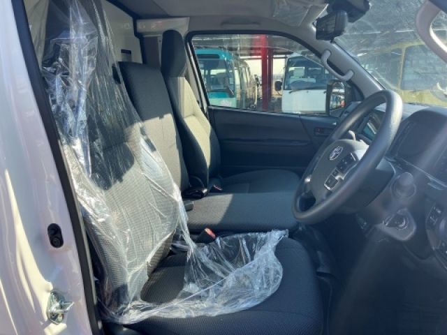 TOYOTA HIACE VAN 2WD 2025 Image 31