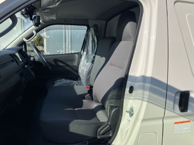 TOYOTA HIACE VAN 2WD 2025 Image 31