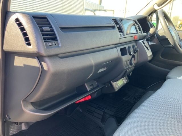 TOYOTA HIACE VAN 2WD 2025 Image 31