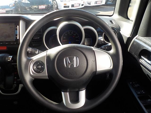 HONDA N BOX CUSTOM 2015 Image 31