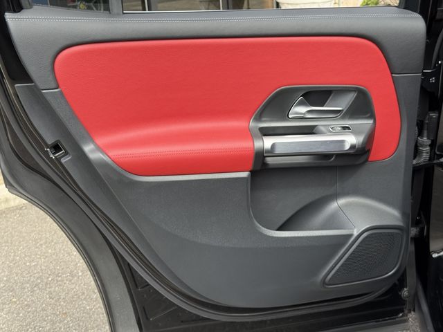 MERCEDES BENZ GLB 2023 Image 31