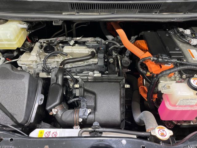 TOYOTA ESQUIRE HYBRID 2018 Image 31