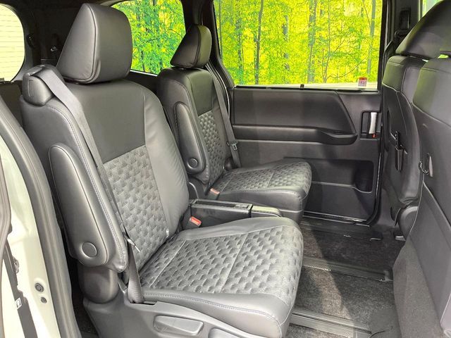 TOYOTA VOXY HYBRID 2024 Image 31