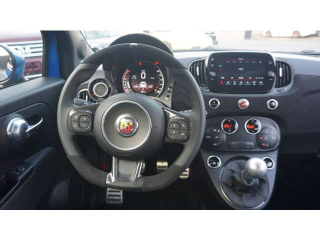 FIAT ABARTH 695 2023 Image 31