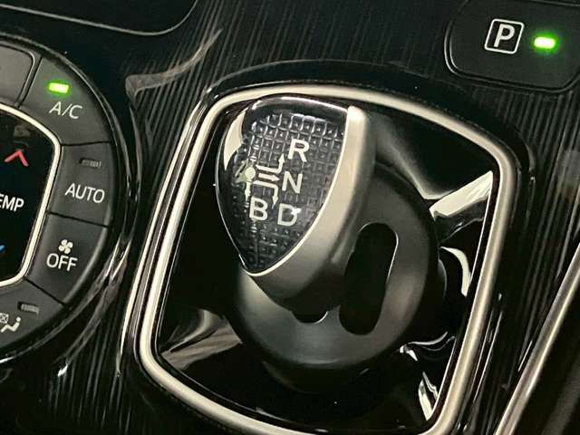 TOYOTA ESQUIRE HYBRID 2019 Image 31