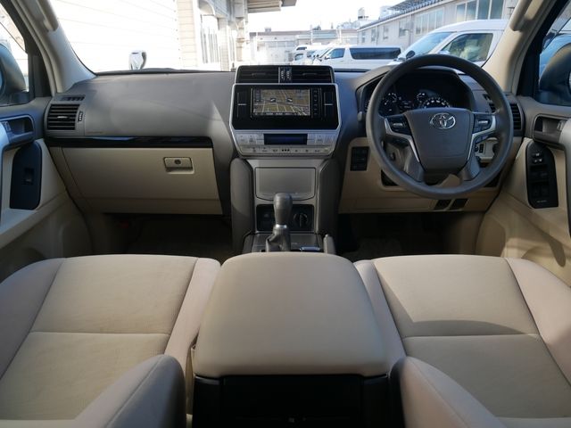 TOYOTA LANDCRUISER PRADO 2019 Image 31