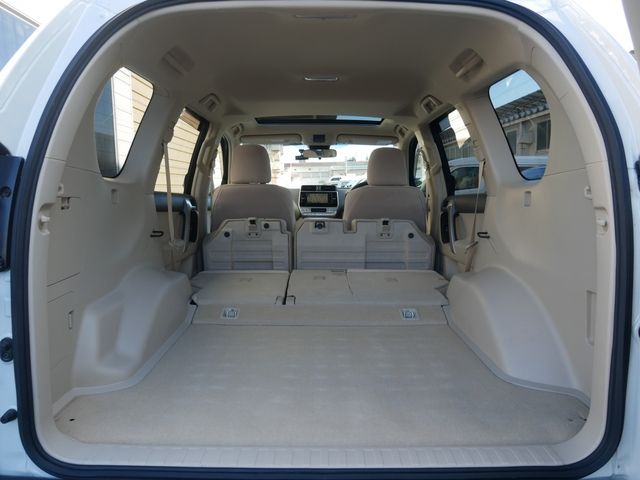 TOYOTA LANDCRUISER PRADO 2019 Image 31