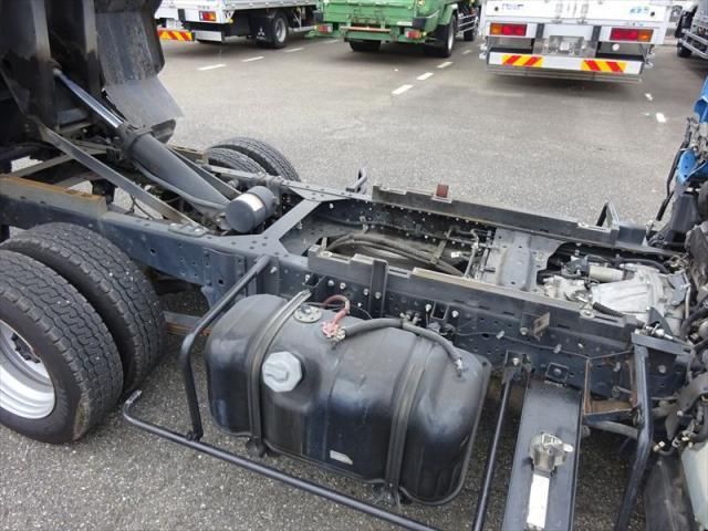 ISUZU ELF 2015 Image 31