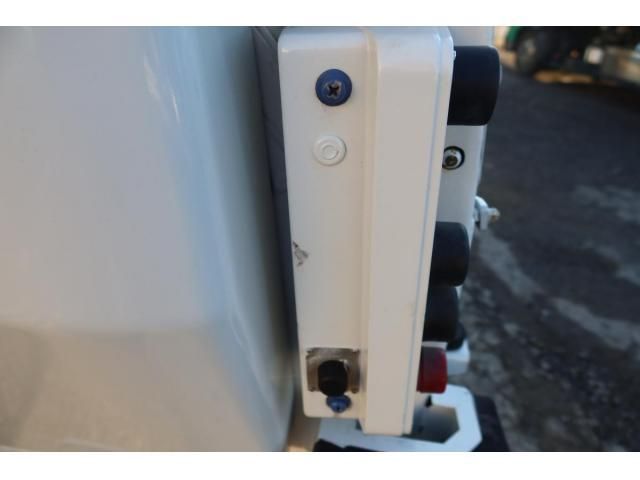 ISUZU ELF 2012 Image 31