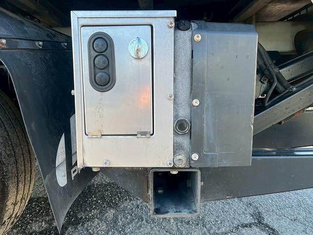 MITSUBISHI CANTER 2012 Image 31