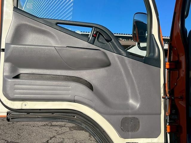 MITSUBISHI CANTER 2012 Image 31