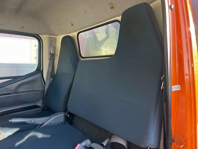 MITSUBISHI CANTER 2012 Image 31