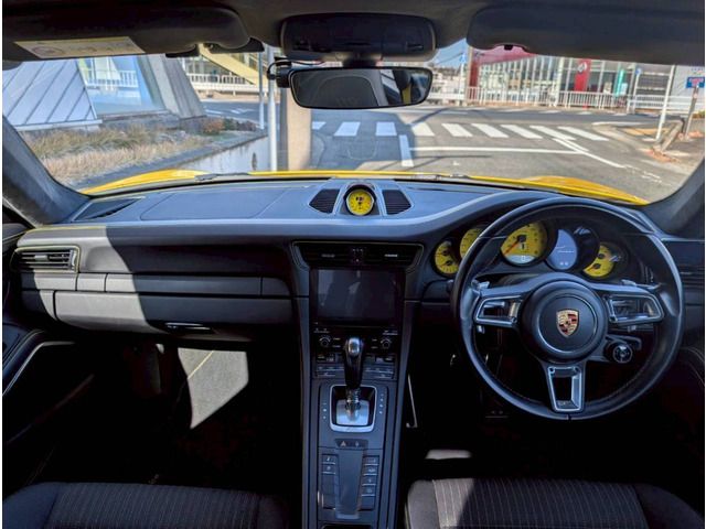 PORSCHE 911 2018 Image 31